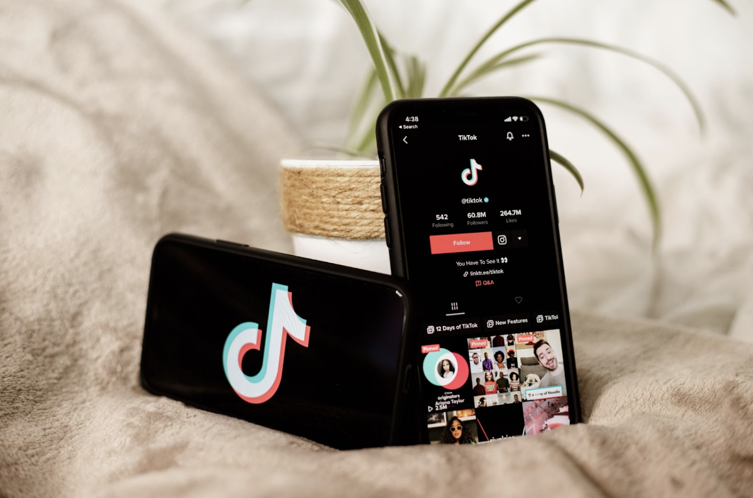 Tận dụng tính năng thay đổi background video của Instagram và TikTok để đưa ra sản phẩm video tuyệt vời hơn bao giờ hết. Đổi mới và tạo ra điều bất ngờ cho khán giả của bạn!